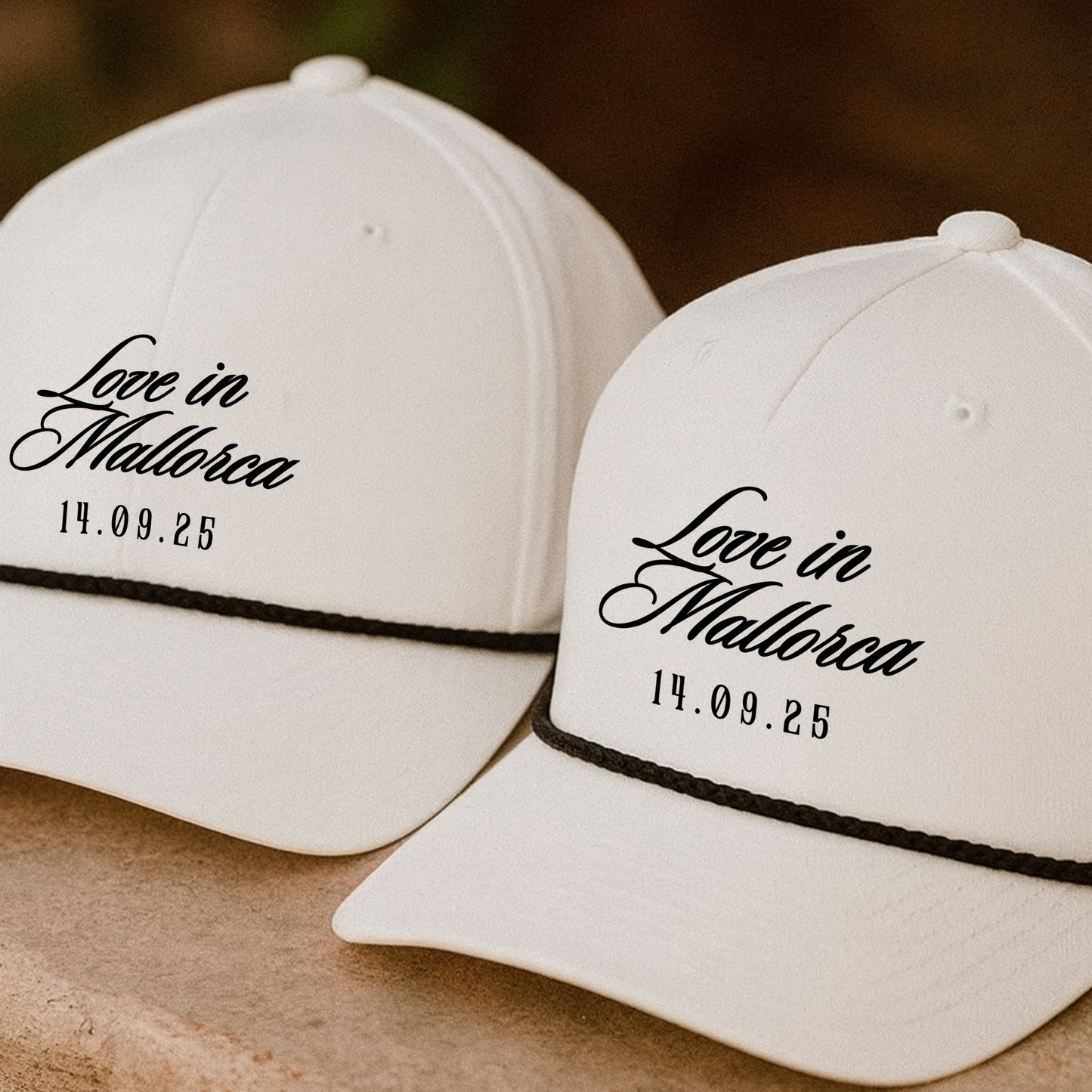Gorra trucker con texto y fecha personalizados para boda