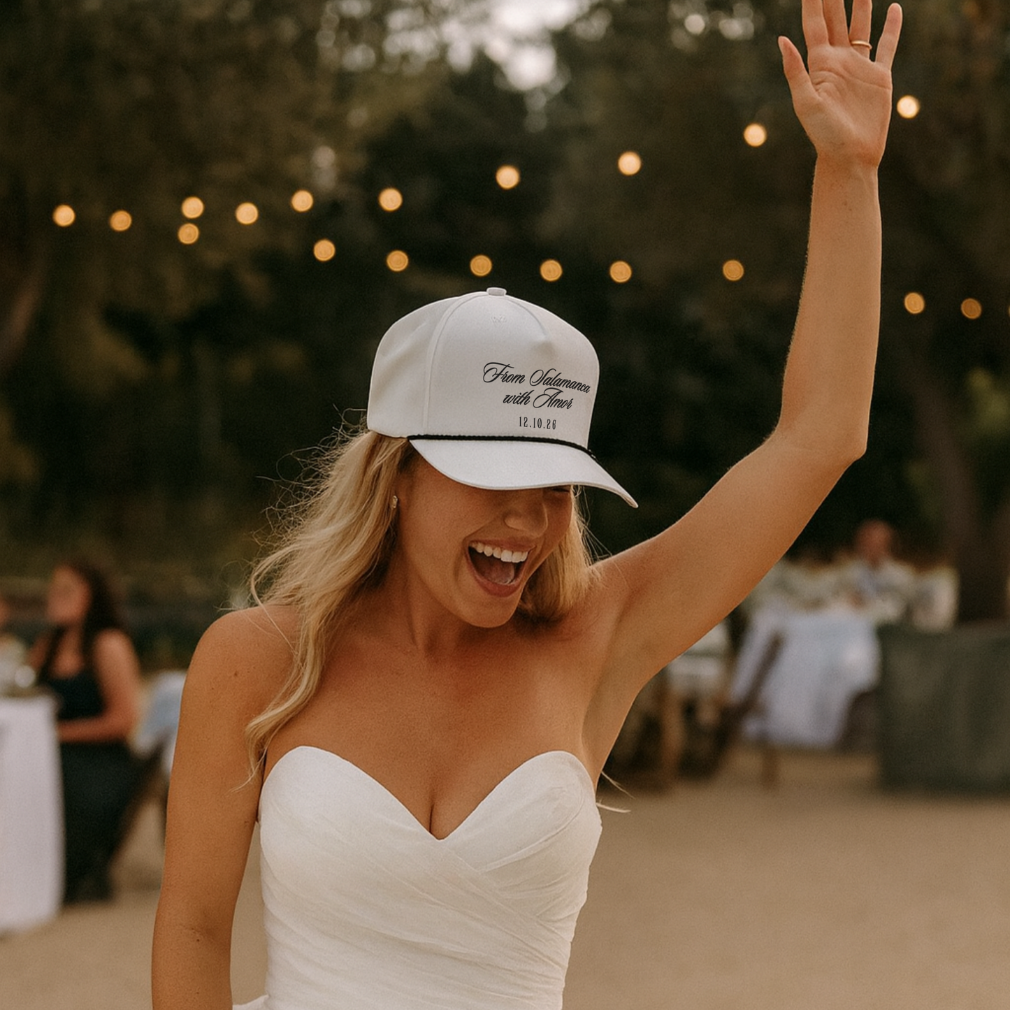 Gorra trucker con texto y fecha personalizados para boda