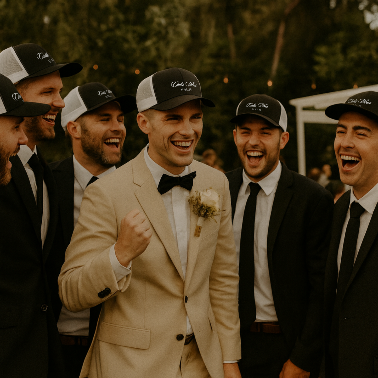 Gorra trucker con texto y fecha personalizados para boda