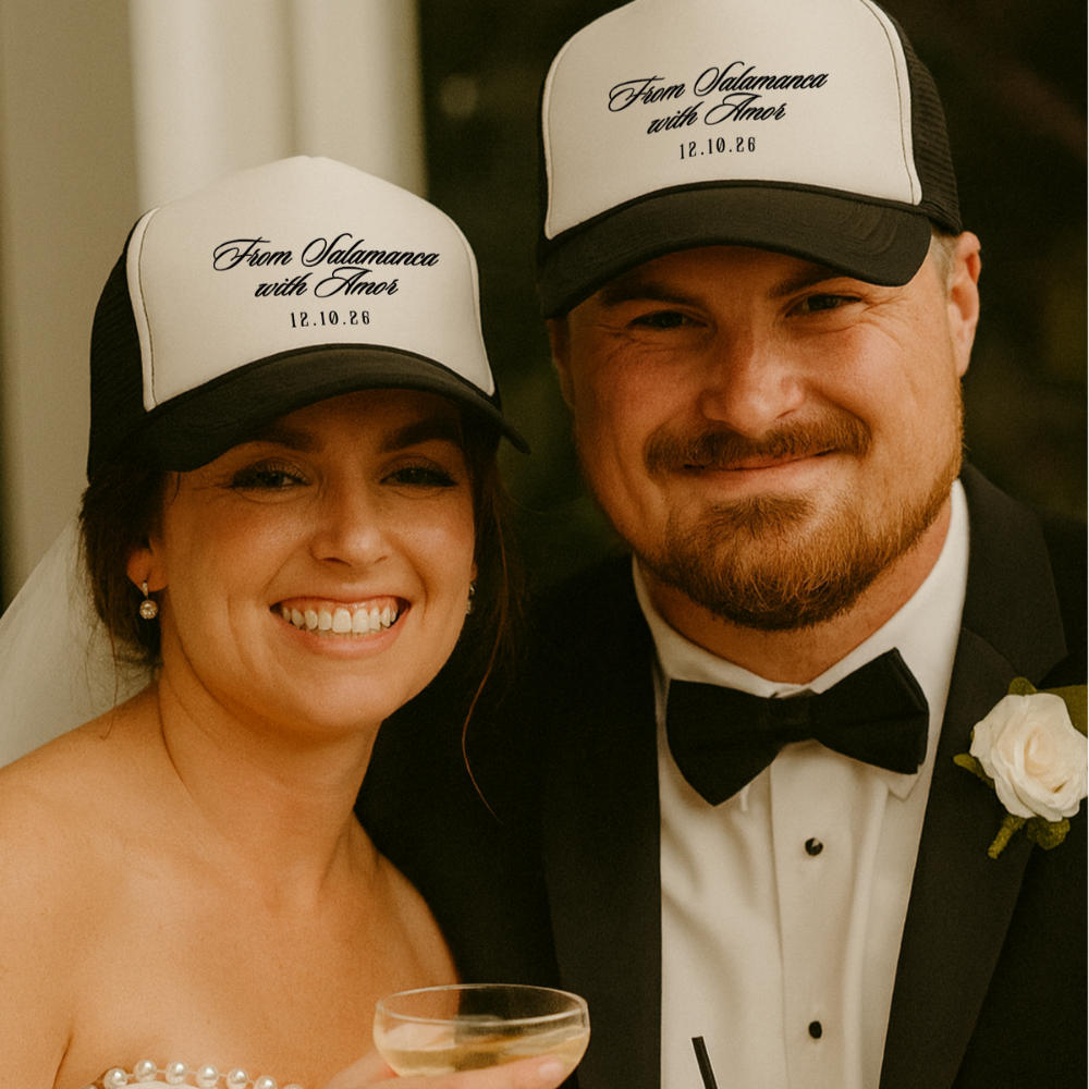 Gorra trucker con texto y fecha personalizados para boda