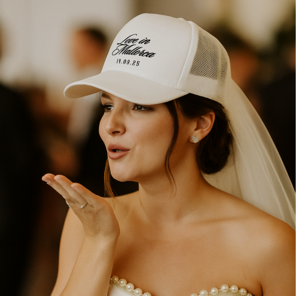 Gorra trucker con texto y fecha personalizados para boda