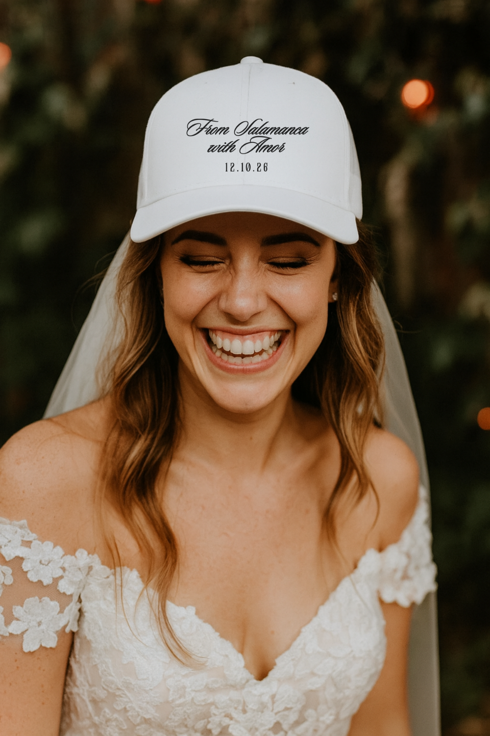 Gorra trucker con texto y fecha personalizados para boda