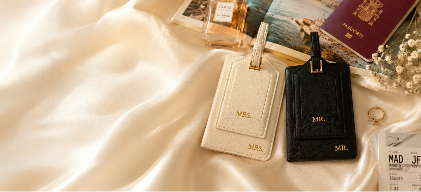 Detalles de boda personalizados con historia de amor - set de viaje Mr y Mrs en cuero negro y blanco
