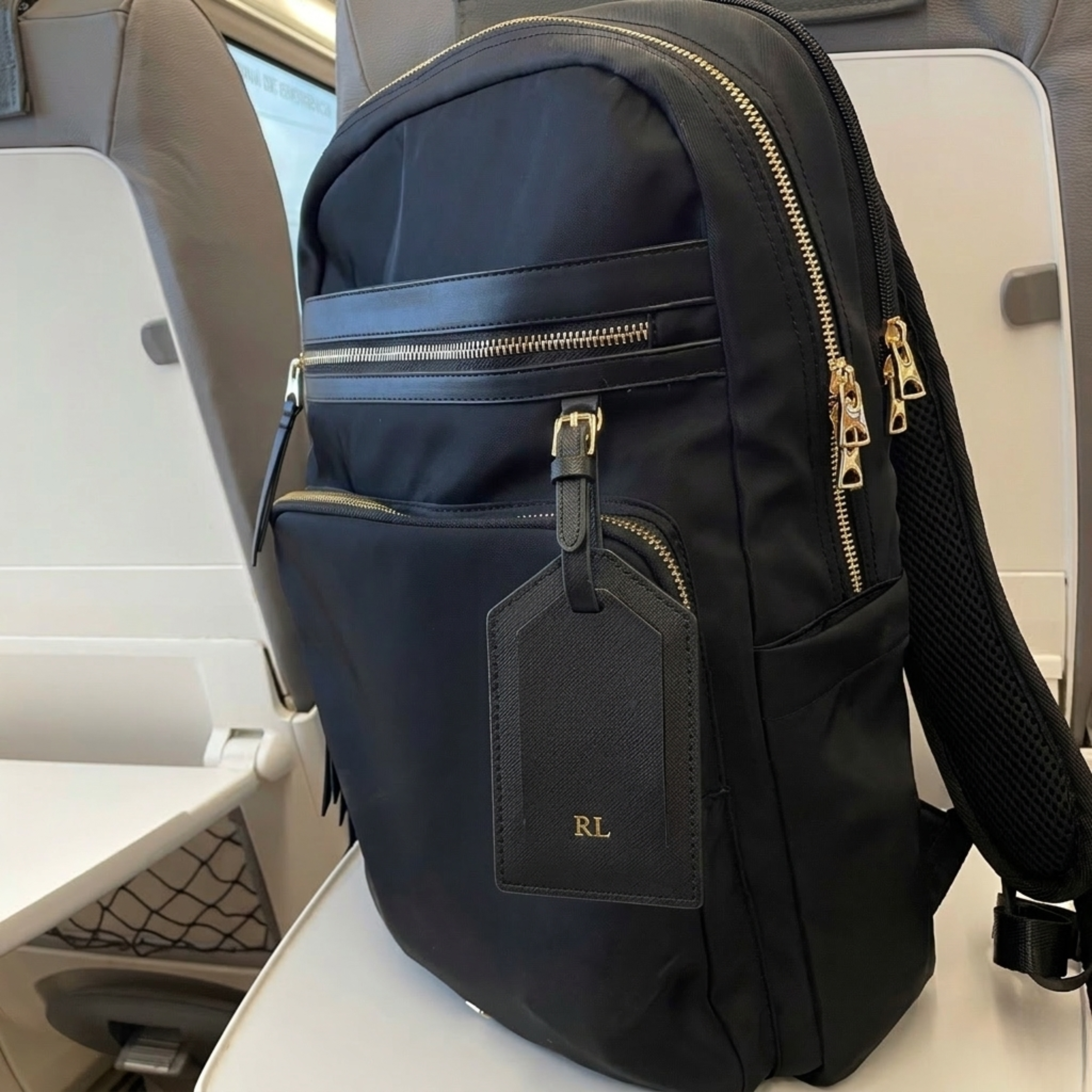 Set de viaje cuero negro - etiqueta de equipaje personalizada en mochila de viaje