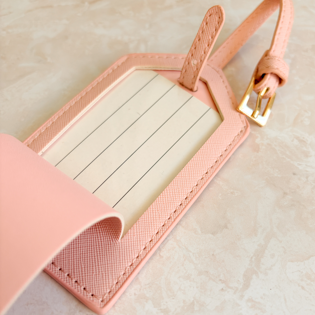 Interior de etiqueta de maleta cuero rosa - detalle de acabado y costuras