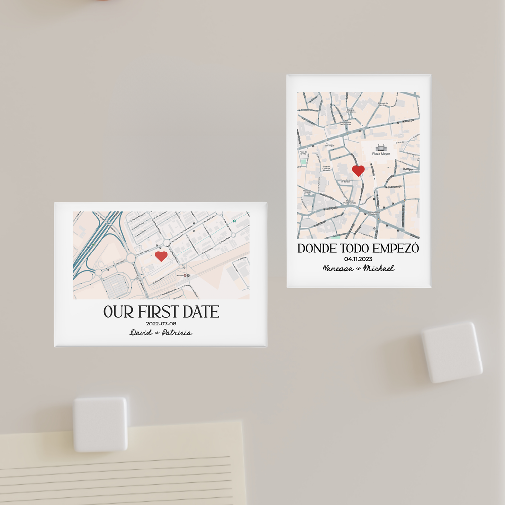 Detalle de imán rectangular con mapa donde todo empezó - corazón rojo y nombres impresos