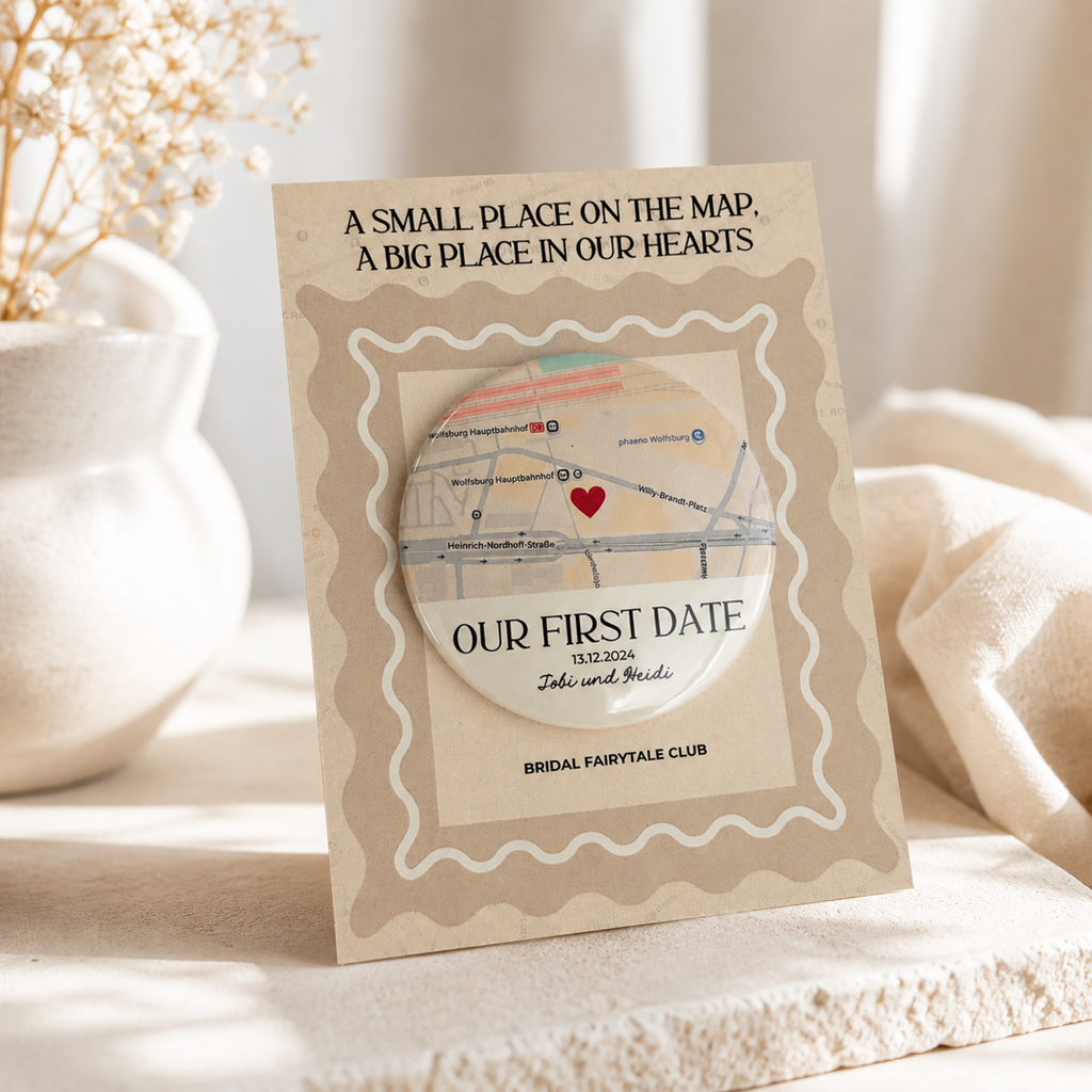 Imán redondo personalizado con mapa primera cita y nombres sobre tarjeta regalo - Bridal Fairytale Club