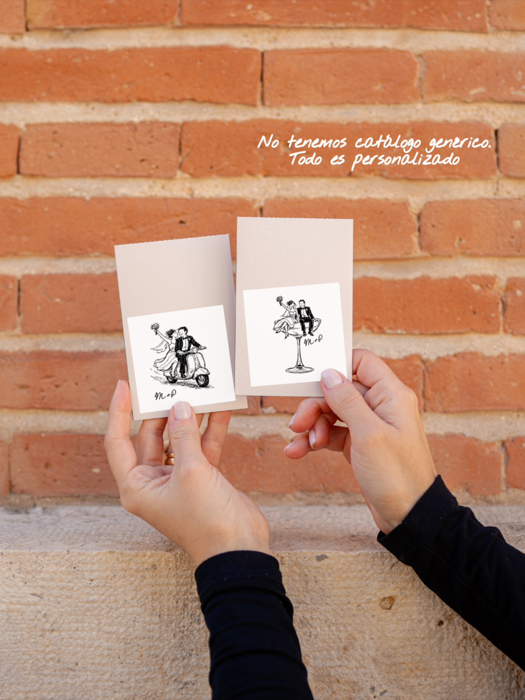 Postales personalizadas de la pareja como recuerdo original de boda en máquina expendedora