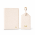 Set de viaje cuero beige personalizado con iniciales - porta pasaporte y etiqueta de equipaje
