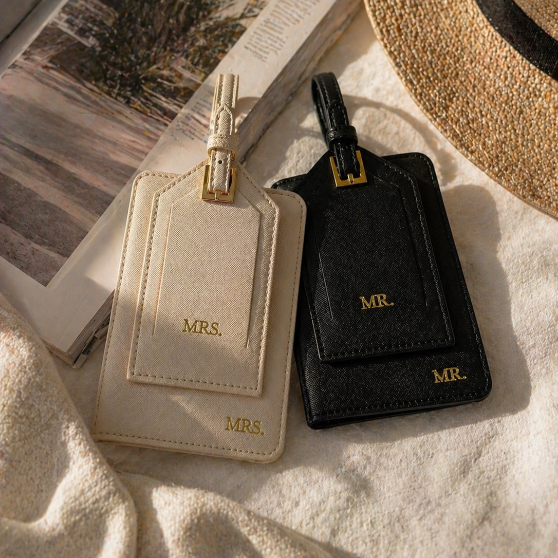 Set de viaje personalizado Mr y Mrs en cuero negro y beige - regalo para la nueva etapa tras la boda