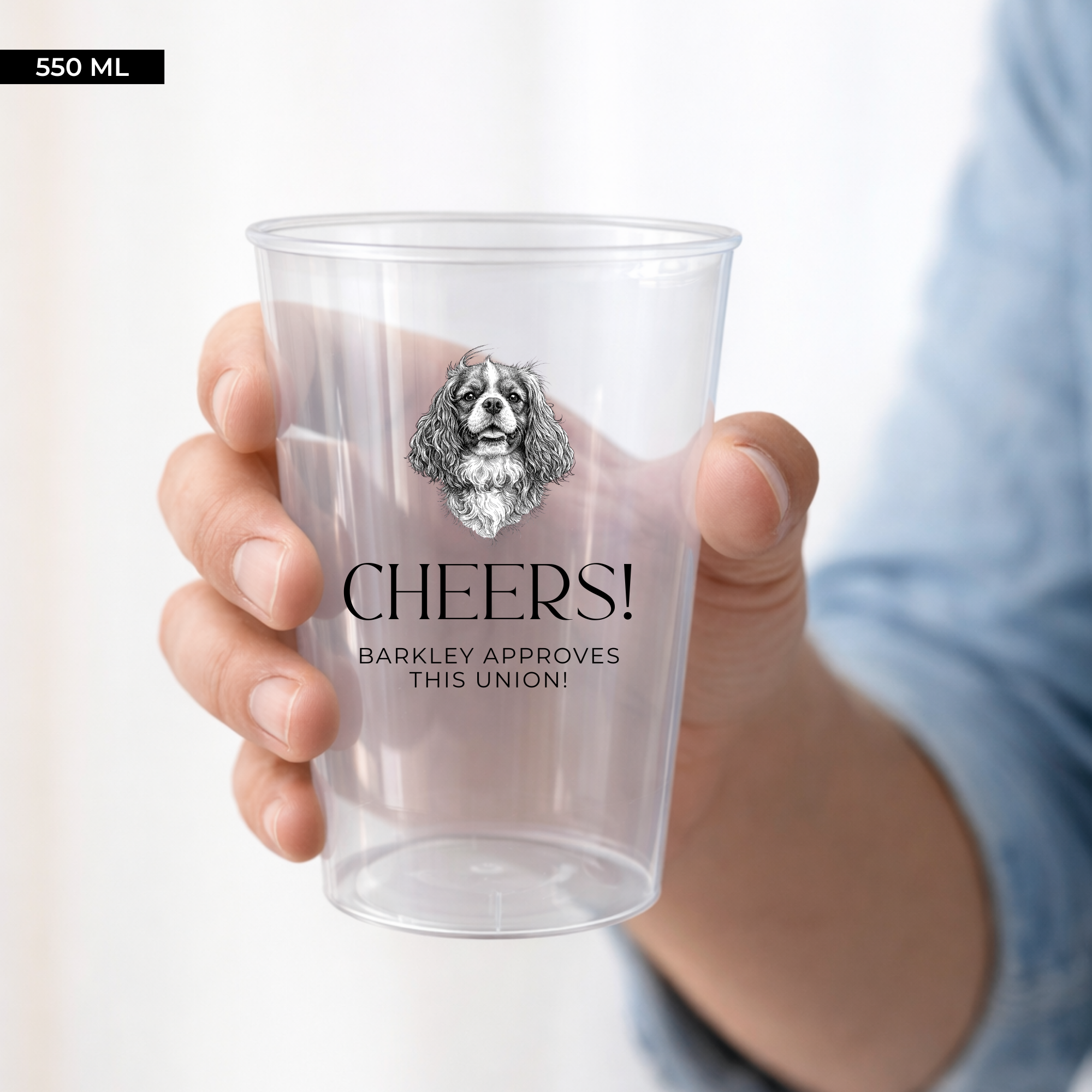 Vaso esmerilado personalizado con ilustración de mascota para boda - detalle diseño Cheers