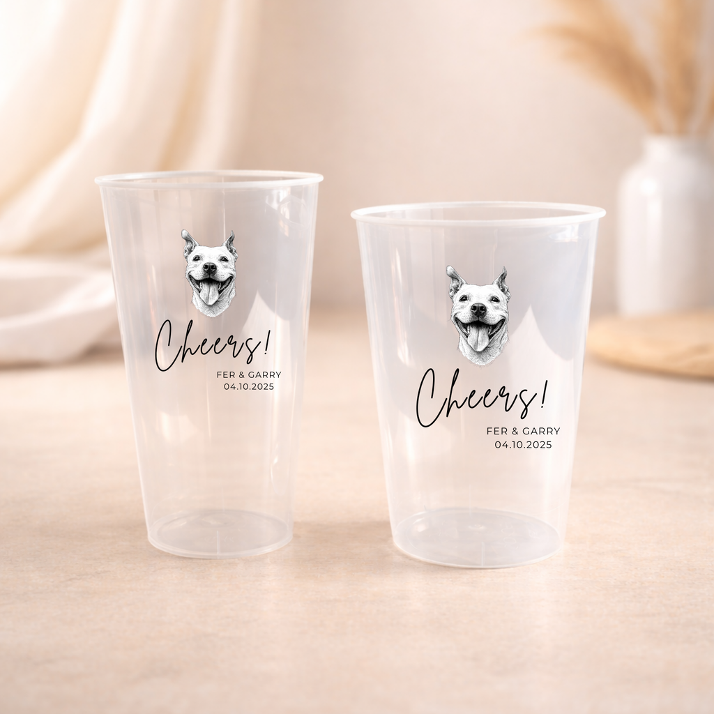 Par de vasos esmerilados personalizados con ilustración de mascota - detalle original boda