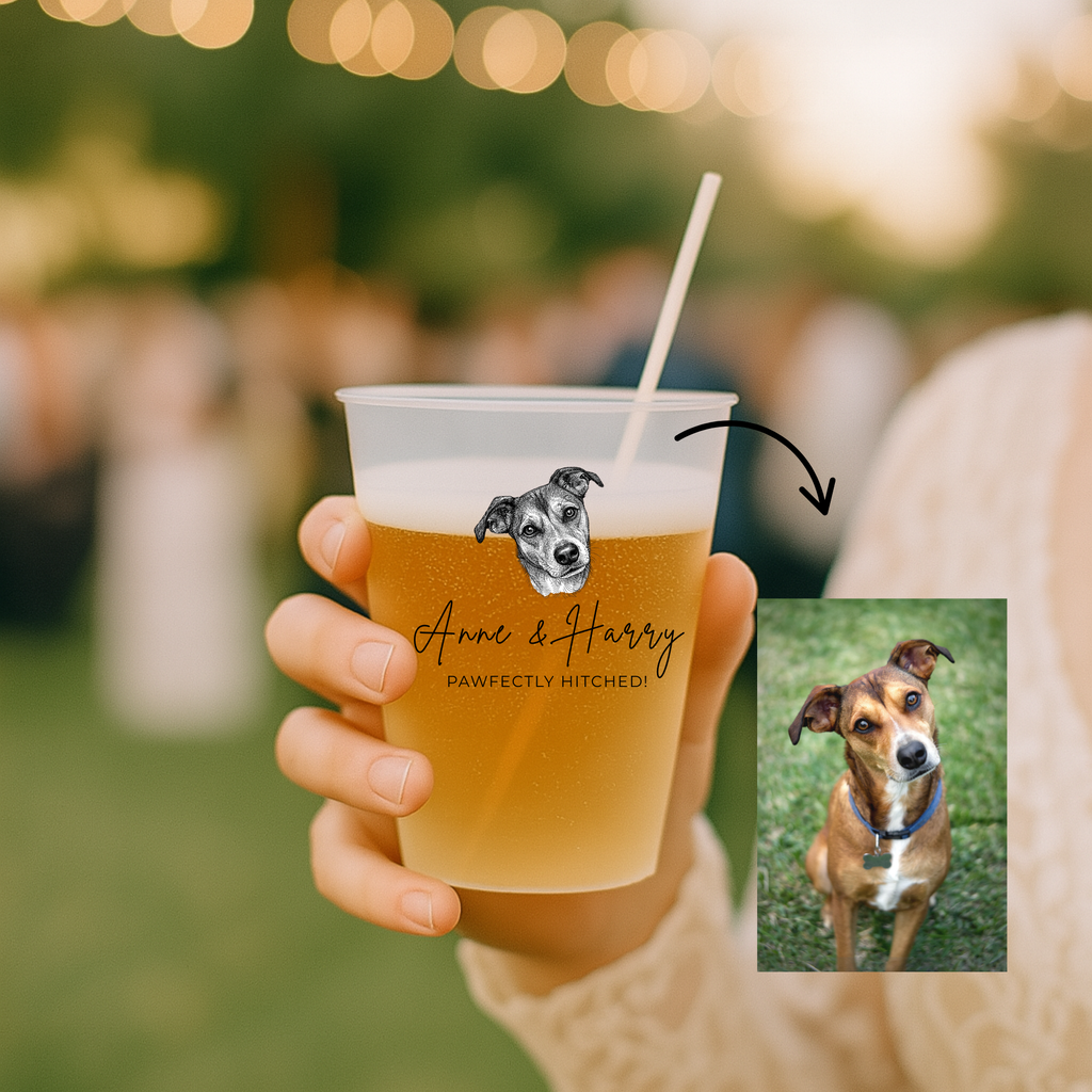 Vasos personalizados con ilustración de mascota en boda exterior - detalle único para invitados